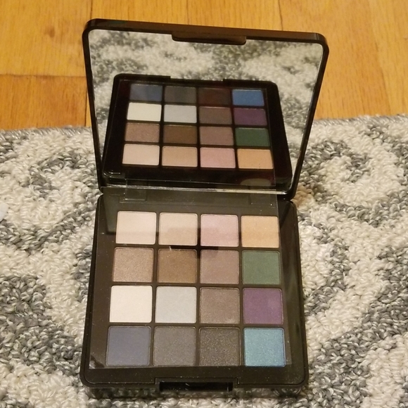 NIB Victoria's Secret Party Perfect Makeup Kit - Picture 2 of 6